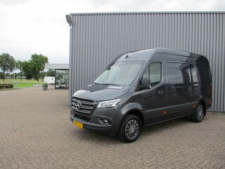 Mercedes-Benz Sprinter 317 170 PK L2H2 Navi Led Airco Trekhaak