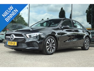 Mercedes-Benz A-klasse 180 BUSINESS SOLUTION AUT. | ORIG. NL | WIDESCREEN | TREKHAAK | CARPLAY | CAMERA | LED | STOELVERW.
