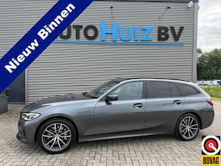 BMW 3-serie Touring 330e Executive Sport Line 18 inch Achteruitrijcamera Keyless Entry HiFi Pakket DAB Stoelverwarming LED