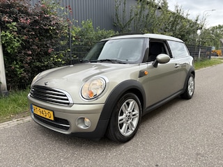 Mini Clubman 1.6 Cooper D Business Line / AUTOMAAT / AIRCO / PANORAMADAK