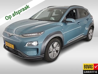 Hyundai Kona EV Premium 64 kWh (204 PK) 1e-Eig. & Keurig-Onderh. BOVAG-Garantie. NL-Auto. 3-Fase, Warmtepomp, Half-Leer, Navigatie/Apple-Carplay/Android-Auto, Adaptive-Cruisecontrol, Keyless-Entry/Start, Parkeersensoren-V+A, wachten met adverteren Achteruitrijcamera, Head-Up, DAB, Gevent/Verw-Voorstoelen, Stuurverwarming, Lm-Velgen-17Inch, Privacy-Glas