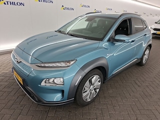Hyundai Kona EV Fashion 64 kWh (204 PK) 2e-Eig,. & Dealer-Onderh. BOVAG-Garantie. NL-Auto. 3-Fase, Schuifkanteldak, Warmtepomp, Navigatie/Apple-Carplay/Android-Auto, Parkeersensoren, Achteruitrijcamera, Head-Up, Keyless-Entry/Start Premium-Audio, DAB, Lm-Velgen-17Inch, Privacy-Glas