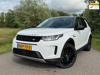 Land Rover Discovery Sport P300e 1.5 PHEV / Elektrische Trekhaak / Leder / 360 Camera / Navigatie / Zwarte LM 20 Inch / All Season