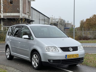 Volkswagen Touran 1.6-16V FSI Athene | AUTOMAAT | Nieuwe Banden | APK Nieuw | Navigatie | Cruise Control | Trekhaak