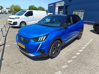 Peugeot 2008 EV GT Pack 50 kWh | Achterbank in delen neerklapbaar | Achteruitrijcamera | Airco (automatisch)