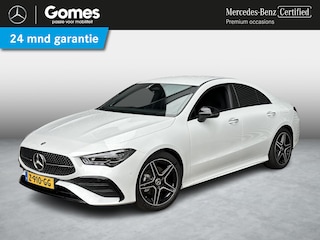 Mercedes-Benz CLA 180 AMG Line | Night Pakket | Burmester Surround Sound | Dodehoekassistent | MULTIBEAM LED Koplampen | Sfeerverlichting | Stoelverwarming | Achteruitrijcamera | Elektrisch Inklapbare Buitenspiegels