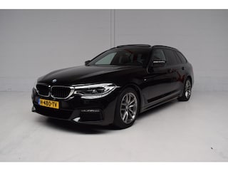 BMW 5-serie Touring 520i AUT8 M-SPORT ORG.NED / NAP / PANORAMADAK / VIRTUAL / CAMERA / LEER / COMFORTSTOELEN / EL.TREKHAAK