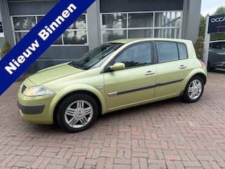 Renault Mégane 2.0-16V Privilège Luxe Bj 2003 Km 148.214 nu 950,-