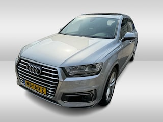 Audi Q7 3.0 TDI e-tron quattro Sport / Trekhaak / Panoramadak / Camera / 21'' / Luchtvering / Leder / Bose / Getint glas / Stoelverwarming / DAB / Cruise Control