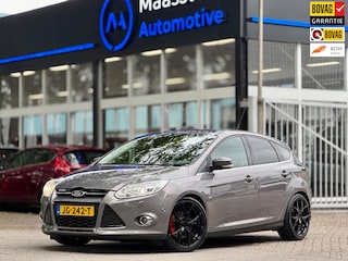 Ford Focus Navi Cruise Voll.onderh DB riem VV Keyless Trekhaak Xenon Stoel vw LM velgen Nieuwe APK Boekjes