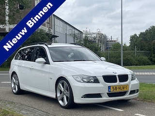 BMW 3-serie Touring 320i *Panoramadak*GrootNavi*Stoelverwarming*Sportvelgen*Cruise Control