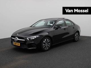 Mercedes-Benz A-klasse 180 Business Solution Automaat | Apple/Android Play | Camera | Cruise | Keyless | Panorama Dak | LED | PDC V+A | Wide Screen | 12 Maand BOVAG Garantie! |