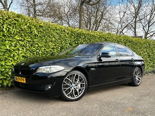 BMW 530i High Executive Automaat | Head-Up | Softclose | 360 Camera | Schuif-/Kanteldak | Sport-Leder | Navi | Clima | PDC