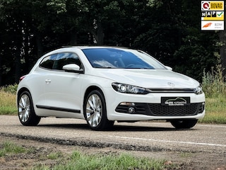 Volkswagen Scirocco 1.4 TSI Highline | UNIEK! | 14.000 KM | 1e eig. | Clima | Navi | Panorama | Xenon | H.Leder |