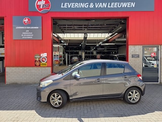 Toyota Yaris 1.0 VVT-i Aspiration Navigatie/ LM velgen/ Camera/ Rijklaarprijs!