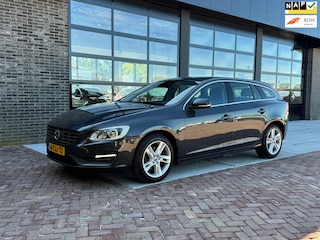 Volvo V60 1.6 T3 Momentum |Navi | Clima | Cruise |