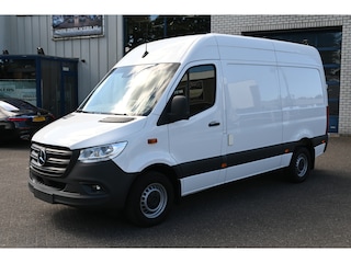 Mercedes-Benz Sprinter 319 CDI 3.0 V6 L2H2 3500 kg Trekhaak, Geveerde stoelen, MBUX navigatie en camera