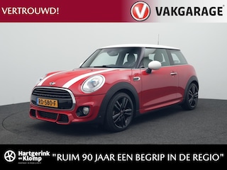 Mini Cooper 1.5 Chili Serious Business | John Cooper Works Chili Pakket | Keyless Entry | lederen bekleding | Navigatie | Parkeersensoren | verwarmde voorstoelen
