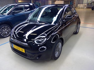 Fiat 500 42 kWh | Navigatie | Achteruitrijcamera | Dodehoekdetectie | Stoelverwarming | Climate Control | Adaptive Cruise | !!