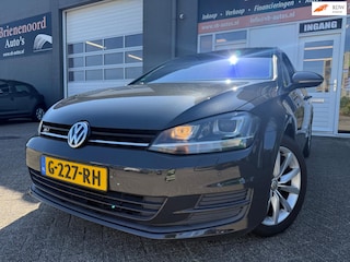 Volkswagen Golf 1.2 TSI Highline 5 drs met parkeersensoren en navigatie en bluetooth telefoon / media