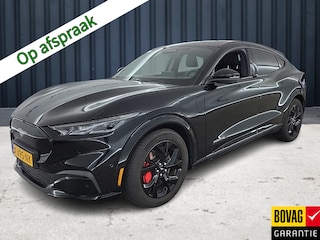 Ford Mustang Mach-E Extended Premium AWD 98 kWh (351 PK) 1e-Eig. & Dealer-Onderh. BOVAG-Garantie. NL-Auto. Leer, Navigatie/Apple-Carplay/Android-Auto, Adaptive-cruisecontrol, Keyless-Entry/Start, Parkeersensoren-V+A, Elek.-Achterklep, Achteruitrijcamera, Stoel/Stuur-Verwarming, Premium-Audio, DAB, Licht-Zicht-Pakket, Lm-Velgen-19Inch, Privacy-Glas