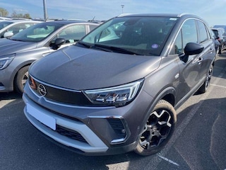 Opel Crossland 1.2-110pk Turbo 'Elegance'. Mooie en luxe hoogzitter met weinig km's ! Volautm. airco dual, cruise control, camera, comfortstoelen, metallic lak, LM wielen, navigatie, telefoonvoorb., lane- en side assist, parkeersensoren v+a, LED verlichting etc.