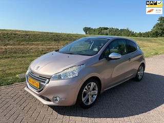 Peugeot 208 1.4 VTi Allure Panoramadak PDC LM Velgen Groot Navigatiescherm Cruise Climate Control LM Velgen