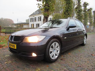 BMW 3-serie Touring 320i Business Line 150 PK Ecc Cruisecontrol Leer Sportstoelen Navigatie***EXPORT***