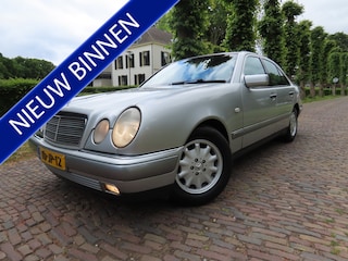 Mercedes-Benz E-klasse 240 Avantgarde Automaat Ecc Cruisecontrol Schuif/Kanteldak Lm Velgen Trekhaak***NL Auto***N.A.P***Youngtimer***