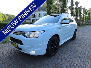Mitsubishi Outlander 2.0 PHEV Instyle+ Ecc Adaptive Cruisecontrol Leer Schuif/Kanteldak Xenon Achteruitrijcamera Pdc Lm Velgen Trekhaak***Dealer Onderhouden***
