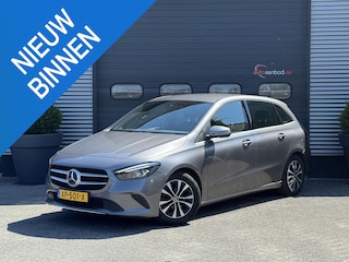 Mercedes-Benz B-klasse 180d Business Solution | Camera | Lane Assist | Widescreen | Lichtmetalen Velgen | Elektrische Achterklep |