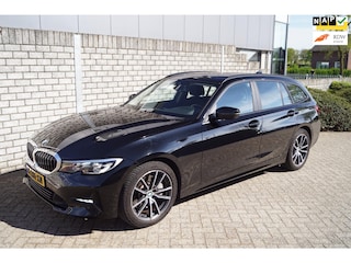 BMW 3-serie Touring 330i Execut Edition Autom 260 PK Navi Clima Apple Carplay Cruise LED Kopl 2x PDC HiFi Sound LMV 18 ENZ NL Auto
