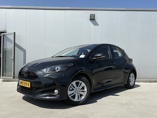 Toyota Yaris 1.5 Hybrid 115 Active Limited Automaat | Achteruitrijcamera | Stoelverwarming | CarPlay | Parkeersensoren voor en achter