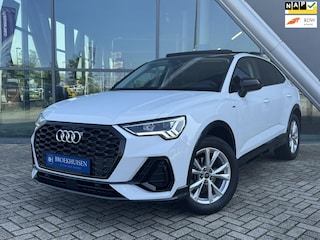 Audi Q3 35 TFSI S-Line BLACK Edition 150pk Panoramadak / Camera / Stoelverwarming / Leder