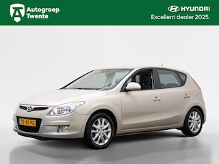 Hyundai i30 2.0i Style | Trekhaak (1.500kg) | Als nieuw! | All-seasons