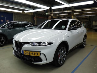 Alfa Romeo Tonale 1.5T Hybrid Veloce | Achterbank met armsteun en skiluik | Achterspoiler | Achteruitrij assistent