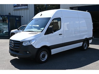 Mercedes-Benz Sprinter 317 CDI L2H2 2800 kg trekhaak, MBUX navigatie met camera, Geveerde stoelen