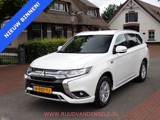 Mitsubishi Outlander 2.4 PHEV Pure CARPLAY // CAMERA // TREKHAAK