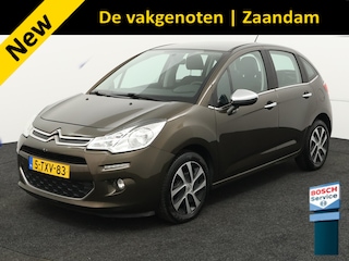 Citroën C3 1.2 VTi Collection Airco, boordcomputer, cruise control, Elek. ramen voor, Elek. remkrachtverdeling, buitenspiegels elek verstelbaar Leuke 5-deurs hatchback met zuinige 1.2 benzinemotor (82pk), airco, cruise control, elektrische ramen en nette bekleding. Rijdt soepel, ziet er goed uit en is vriendelijk voor je portemonnee.