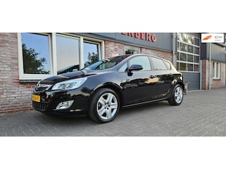 Opel Astra 1.4 Edition Trekhaak! Airco! Cruise Control! 5-Deurs! Airco! Leuke Auto!