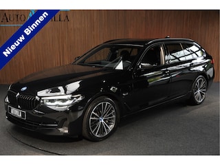 BMW 5-serie Touring 530e xDrive Navi Elektr. achterklep PDC Camera Carplay Virtual Elektr. uitklapbare trekhaak LED Stoelverwarming DAB Climate (3-zone) LM velgen BTW auto