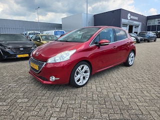 Peugeot 208 1.2 VTi 82-PK Allure | PDC | CLIMATE CONTROL | CRUISE CONTROL | NAVIGATIE | VOLLEDIG DEALERONDERHOUDEN | 17'' LMV |
