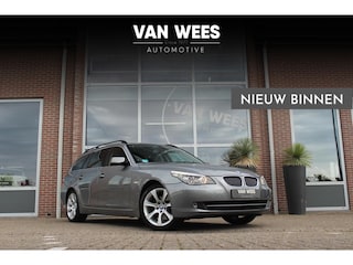 BMW 5-serie Touring 525i E61 Facelift Executive | Youngtimer | 218 pk | Leer | Navi | 18 inch | Xenon | Trekhaak | Stoelverwarming | Cruise-control | Climate control | 6 cilinder | ➡️