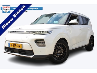 Kia Soul ExecutiveLine 64 kWh | Stoel verwarming/ventilatie | Achteruitrijcamera | Trekhaak | Lane assist | Adaptive cruise | DAB | Dodehoekdetectie | Stuurverwarming | Keyless entry/start | Achterbank verwarmd | Apple CarPlay/Android Auto | Parkeersensoren | Elektrisch verstelbare stoelen | Harman/Kardon Audiosysteem | Navigatie | Climate controle | Origineel NL auto | NAP |