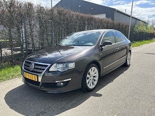 Volkswagen Passat 1.8 TFSI Highline / NAVI / CRUISE / AIRCO ECC / KEYLESS