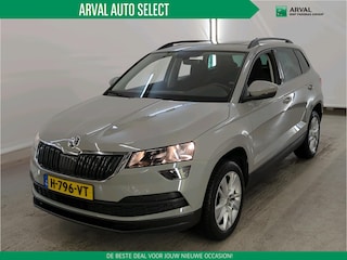 Skoda Karoq 1.0 TSI 116pk Ambition| Panoramadak | Trekhaak | Navigatie | Stoelverwarming | 17" Velgen | DAB