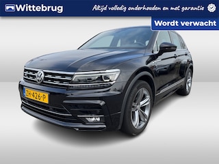 Volkswagen Tiguan 1.5 TSI ACT Highline Business R / Digitaal dashboard / Navigatie / App connect / Parkeersensoren V+A / Lichtmetalen velgen 19 inch /
