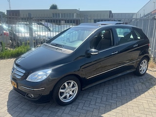 Mercedes-Benz B-klasse 200 AUTOMAAT! NL AUTO NAP! Pano l Leer l Navi l Trekhaak l PDC V+A! Topstaat!