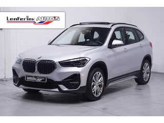 BMW X1 sDrive18i Sport Line Panodak Head-up Camera Leder Sportstoelen PDC v+a Stoelverwarming Led koplampen
