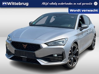 Cupra Leon 1.4 e-Hybrid 245pk VZ Performance / Panoramadak / Kuipstoelen / LED / Stuur & Stoelverwarming / Navigatie / 19" LMV